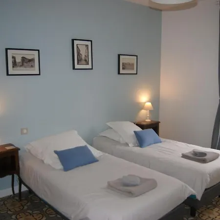 فندق مبيت وإفطار Le Petit Moliere 3*
