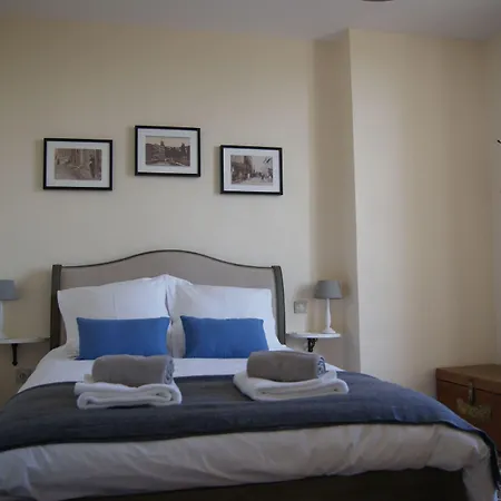 فندق مبيت وإفطار Le Petit Moliere 3*