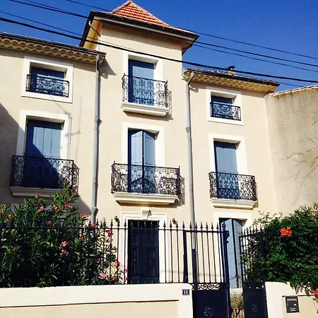 فندق مبيت وإفطار Le Petit Moliere 3*
