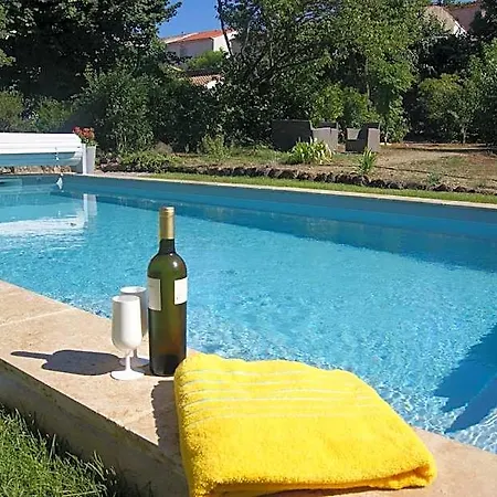 Le Petit Moliere D'hotes Et Bed & Breakfast Servian