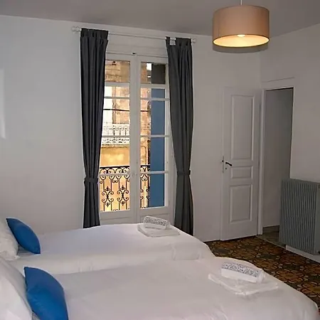Le Petit Moliere D'hotes Et Bed & Breakfast Servian