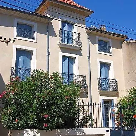 Le Petit Molière D'hôtes Et Alojamento de Acomodação e Pequeno-almoço 4*